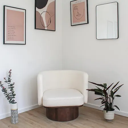 Appartement Special - Stadtnah, Balkon, Parkplatz, E-ladestation, Gitterbox Fuer Fahrraeder, Fitnessstudio *